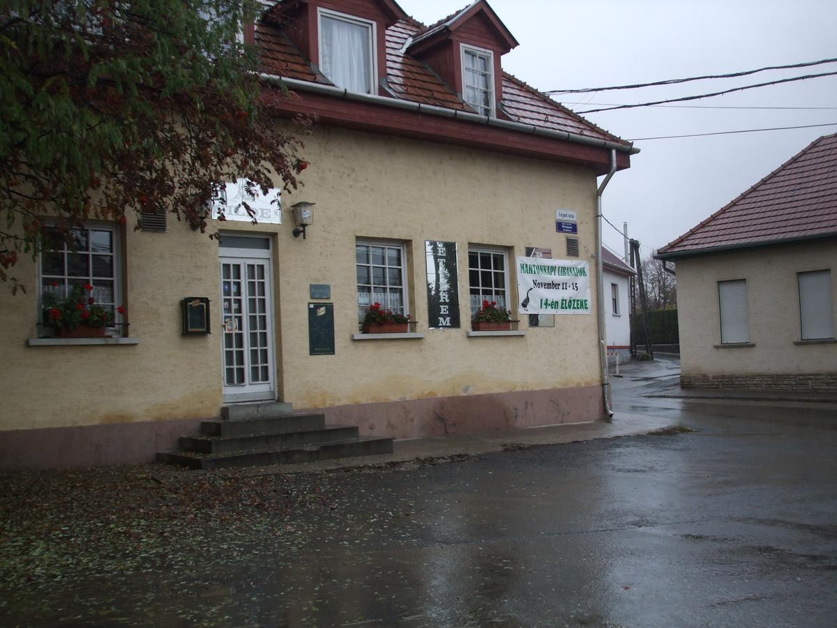Gilde Panzio Bed & Breakfast Pilisvorosvar Ngoại thất bức ảnh